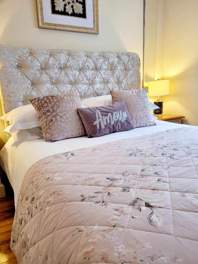 Apartment 1 Exquisite Two King Bedroom With En Suites - Close To The Town Centre, Rail, Airport And Theatre Darlington  Kültér fotó