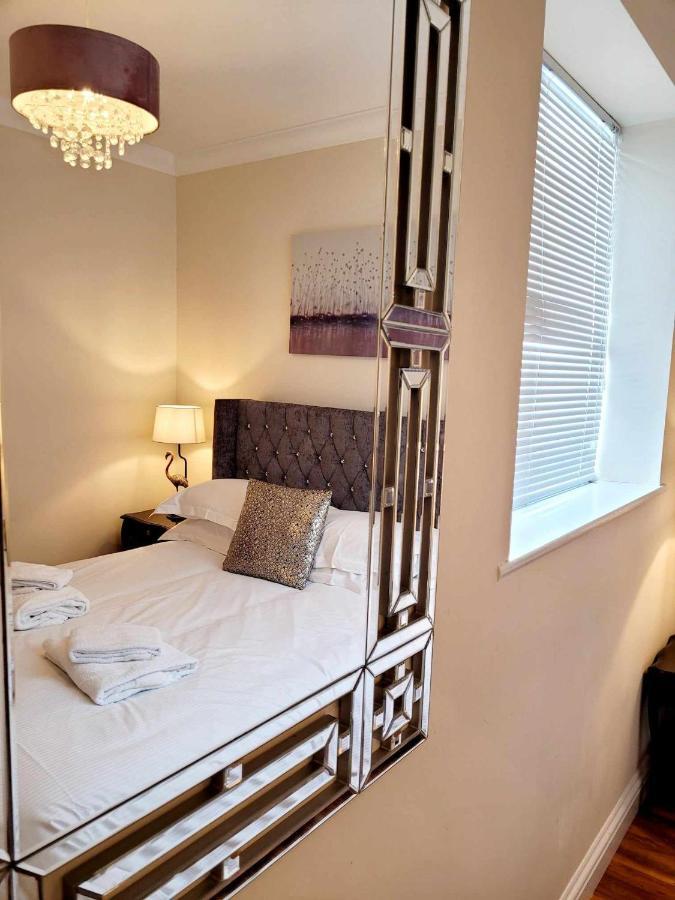 Apartment 1 Exquisite Two King Bedroom With En Suites - Close To The Town Centre, Rail, Airport And Theatre Darlington  Kültér fotó