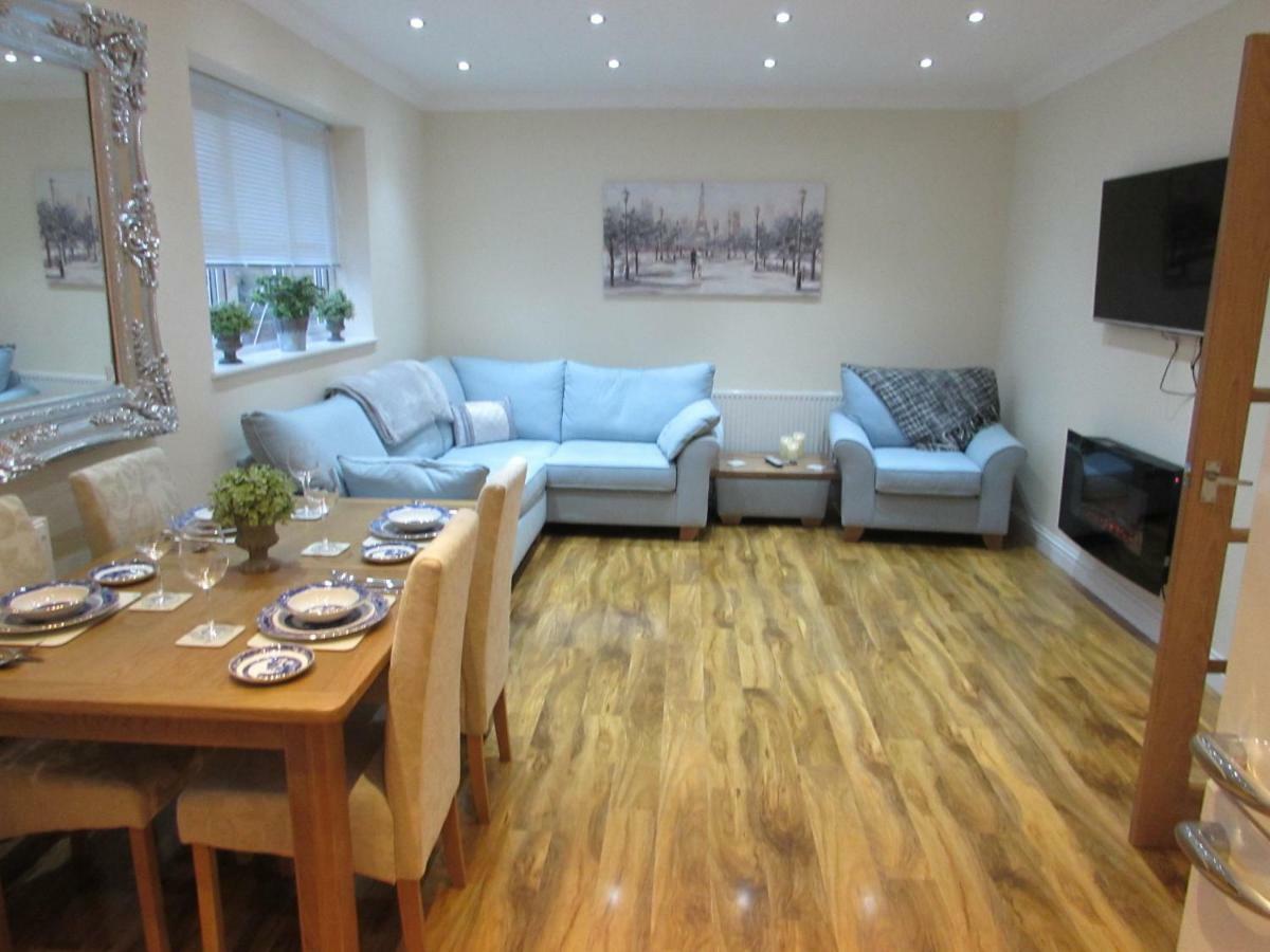 Apartment 1 Exquisite Two King Bedroom With En Suites - Close To The Town Centre, Rail, Airport And Theatre Darlington  Kültér fotó