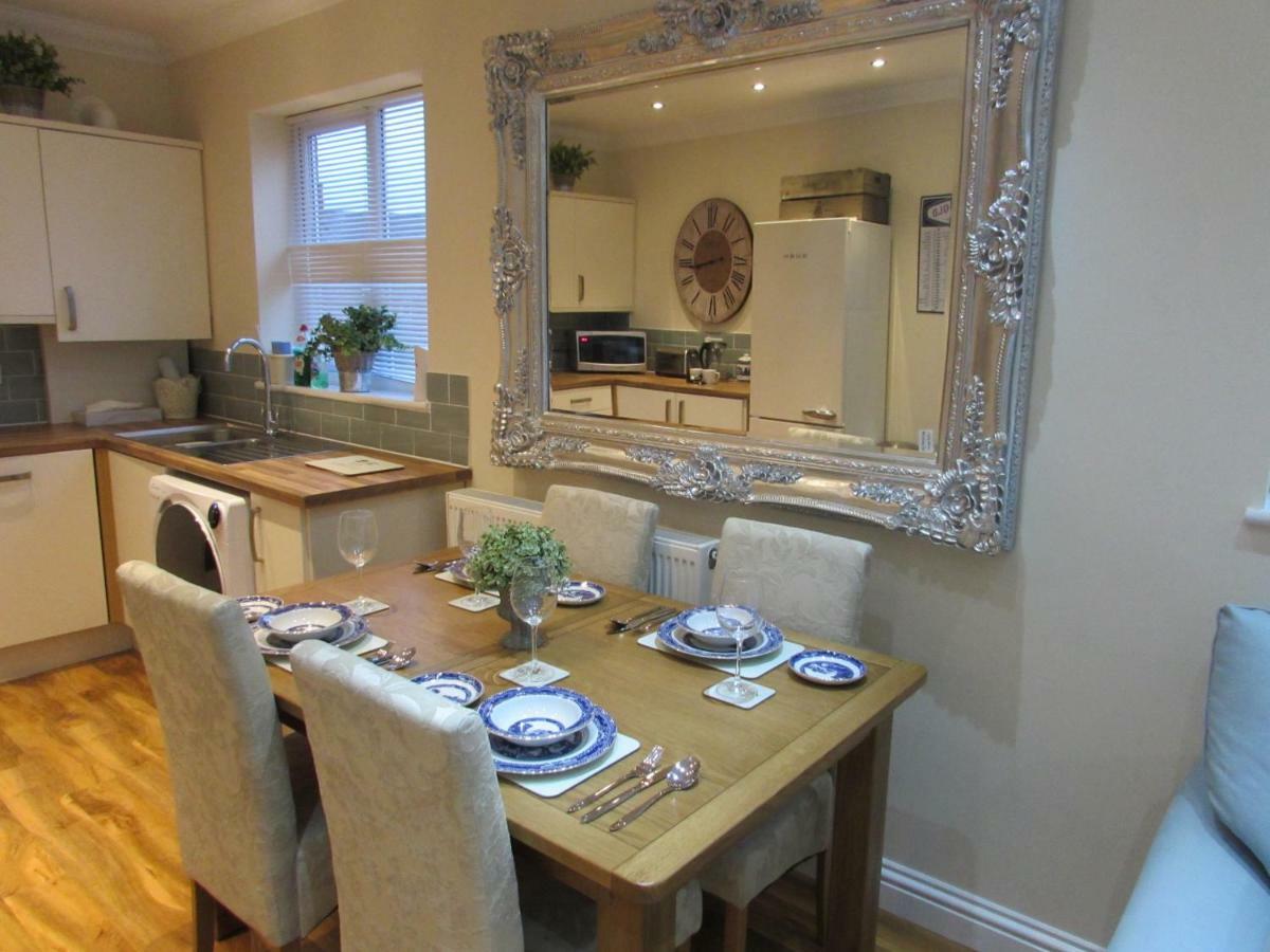 Apartment 1 Exquisite Two King Bedroom With En Suites - Close To The Town Centre, Rail, Airport And Theatre Darlington  Kültér fotó