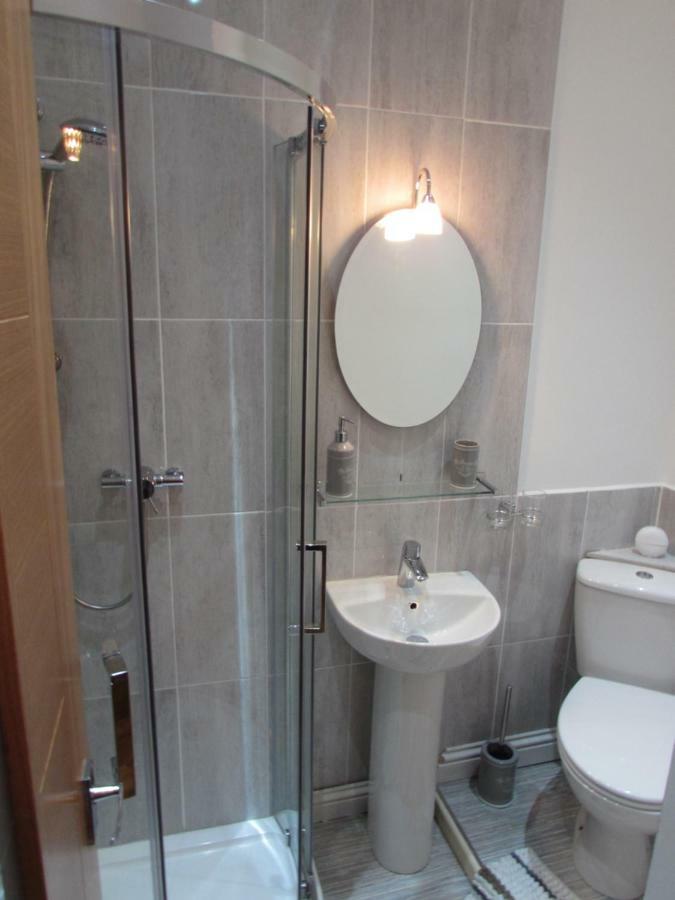 Apartment 1 Exquisite Two King Bedroom With En Suites - Close To The Town Centre, Rail, Airport And Theatre Darlington  Kültér fotó